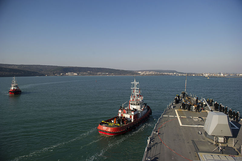 File:The guided missile destroyer USS Truxtun (DDG 103), right, pulls into Varna, Bulgaria, March 13, 2014 140313-N-EI510-062.jpg