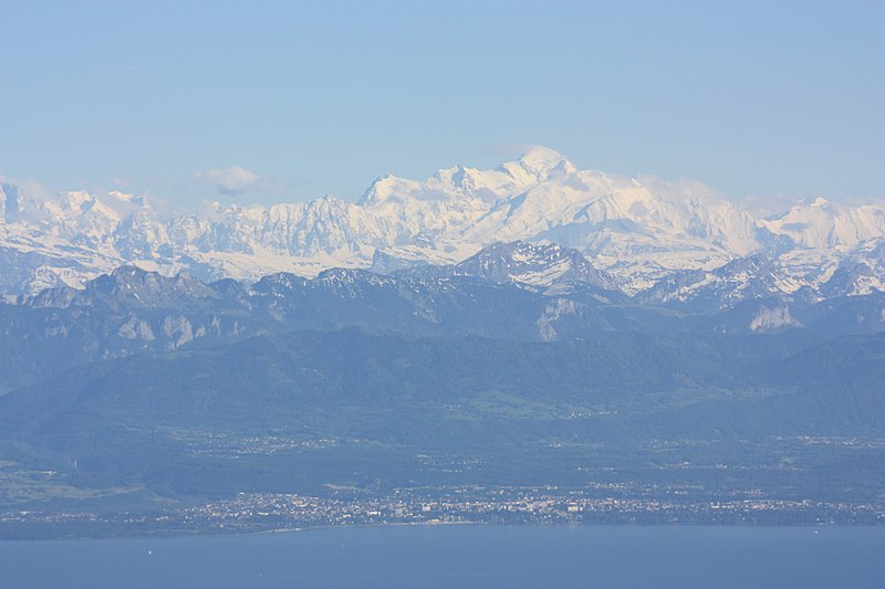 File:Thonon-les-Bains et Mont-Blanc.JPG