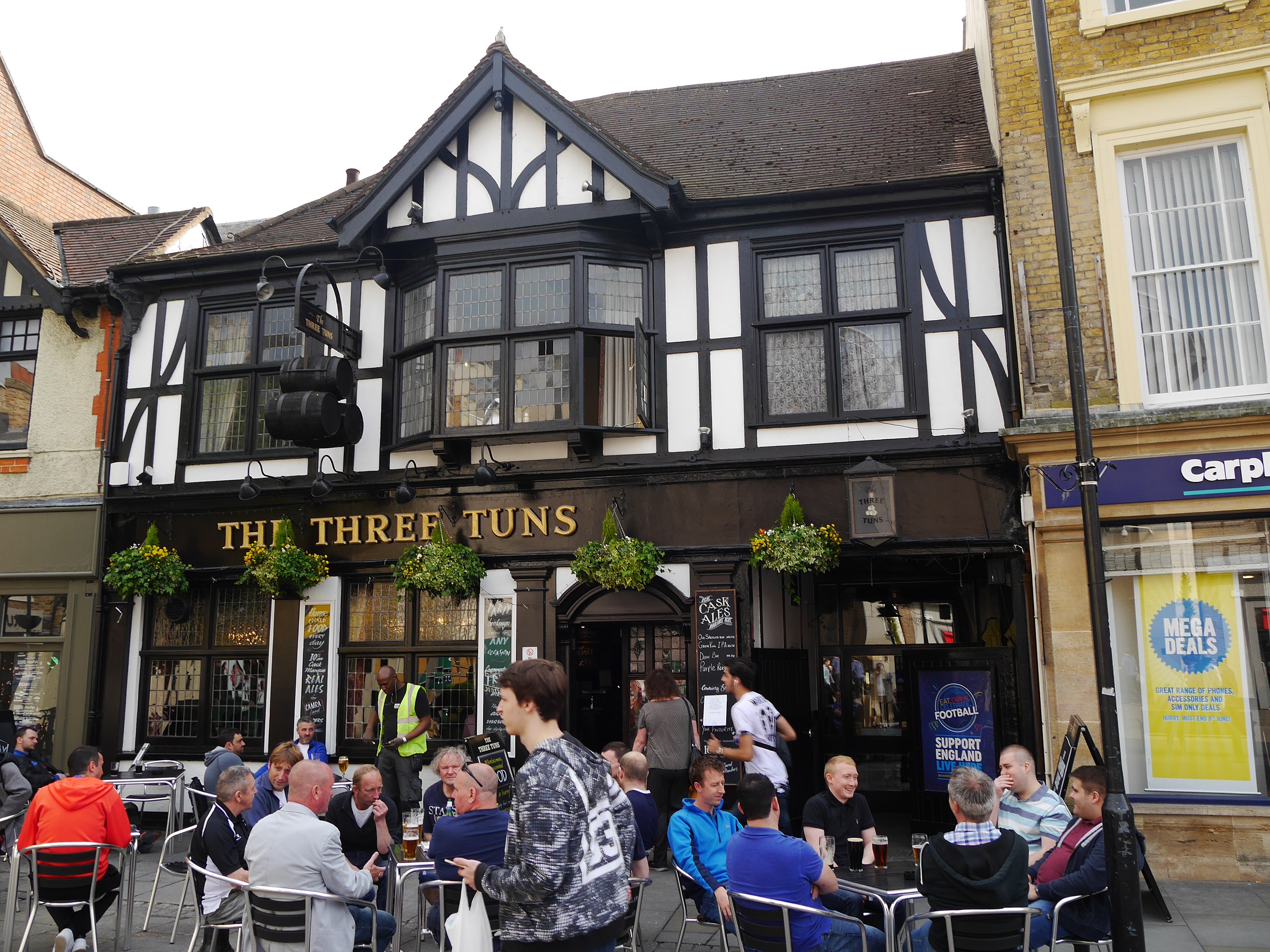 File:Three Tuns, Uxbridge.jpg - Wikimedia Commons