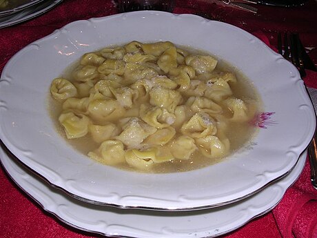 File:Tortelliniinbrodo.jpg