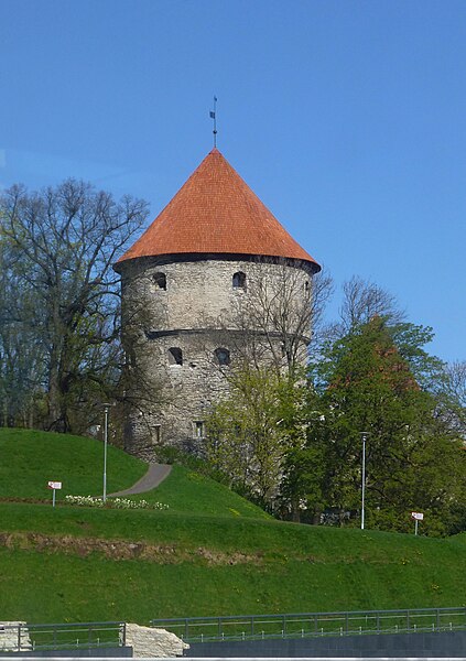 File:Tower of the old city wall, Look in the Kitchen - Torni vana linnamüüri, Kiek in de Kök - panoramio.jpg