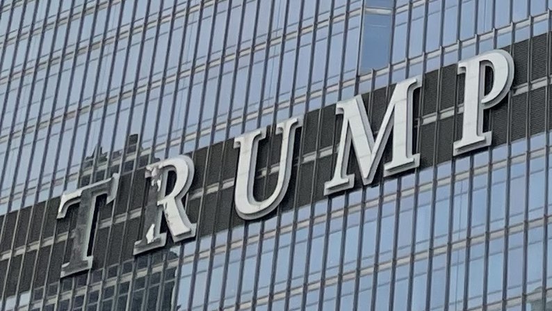 File:Trump International Hotel and Tower in Chicago llinosis (sign).jpg