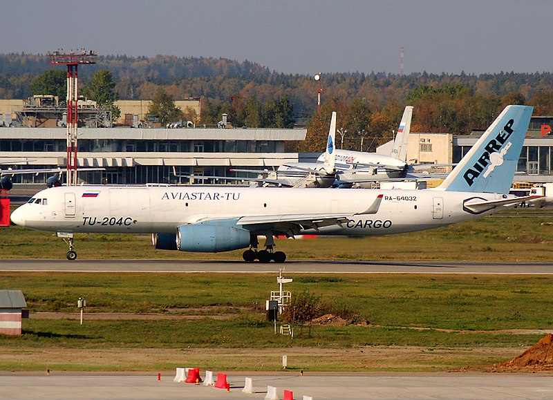 File:Tu-204 RA-64032.jpg