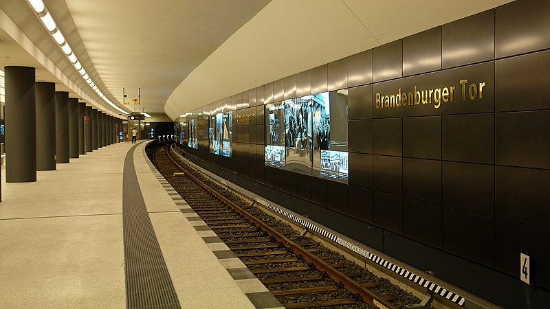 File:U55 Brandenburger Tor 2009-08-10 1.jpg