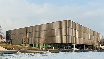 So kommt man zu Eduard Wallnöfer-Zentrum mit den Öffentlichen - Mehr zum Ort Hier