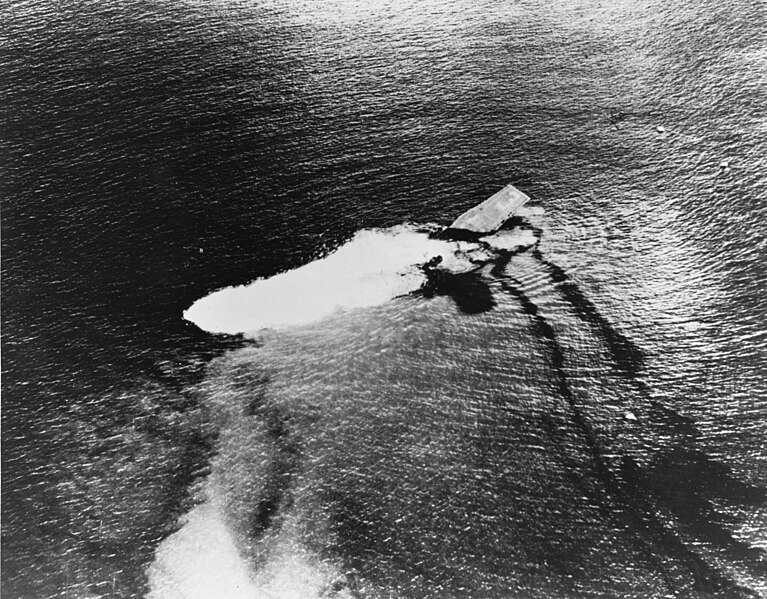 File:USS Saratoga (CV-3) sinking in Bikini Atoll lagoon on 25 July 1946 (SC 259372).jpg