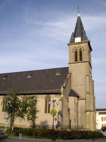 File:Uckange - Église Sainte-Barbe - 2.jpg