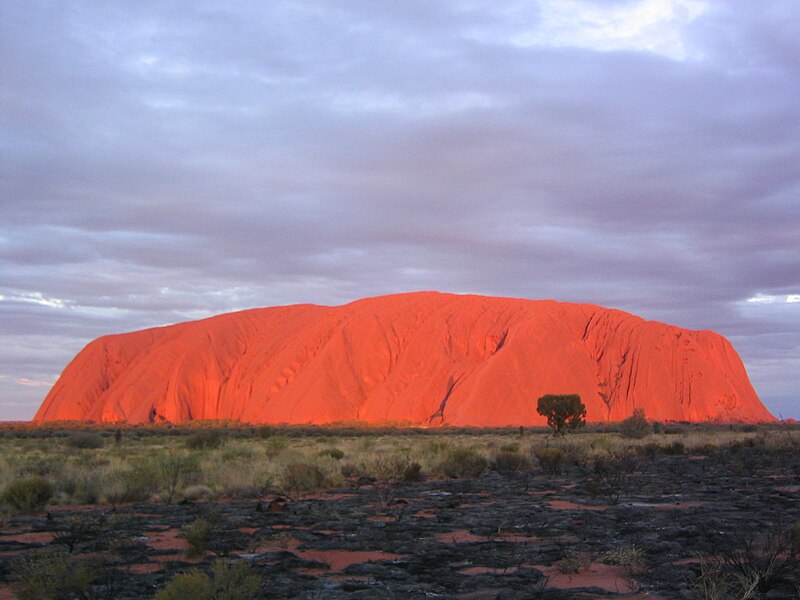 File:Uluru (2050413418).jpg