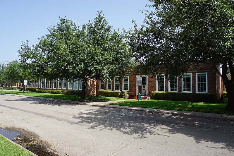 File:University Park July 2016 23 (Robert S. Hyer Elementary School).jpg