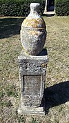 Cenaze urn Château de Teillan.jpg