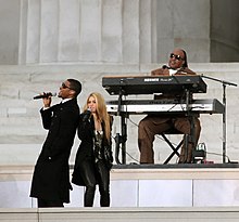 Stevie Wonder junto a Usher y Shakira en la presentación inaugural del presidente Barack Obama.