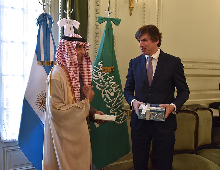 File:VI Reunión de la Comisión Mixta Argentino-Saudita de Cooperación Económica y Técnica 01.jpg