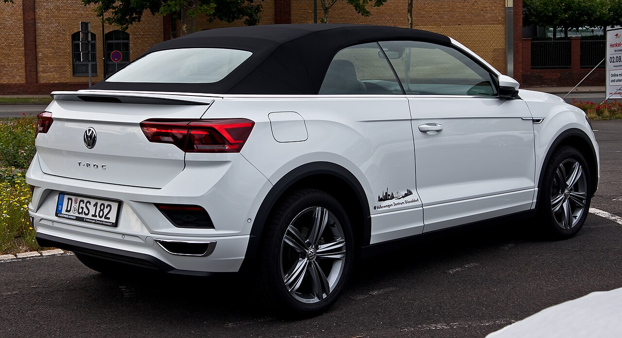 File:VW T-Roc Cabriolet 1.5 TSI DSG R-Line – h 25072020.jpg - Wikimedia  Commons