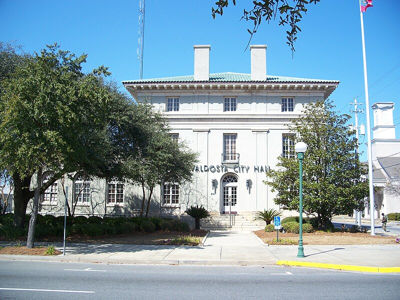 File:Valdosta GA Comm Hist Dist City Hall01.jpg