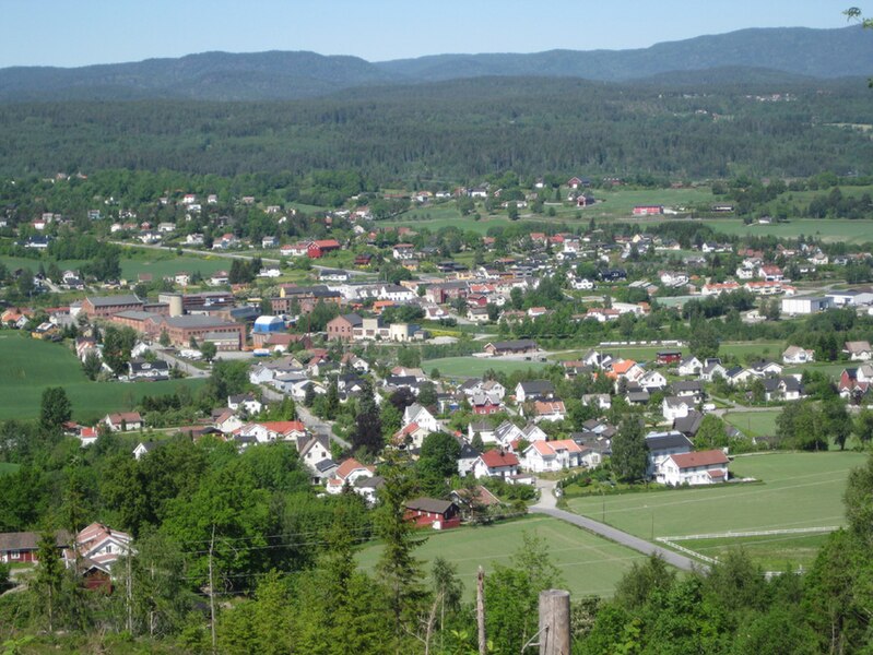 File:Vestfossen, 2009.jpg