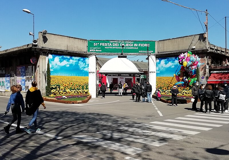 File:Vignola abc2 festa dei ciliegi in fiore.jpg