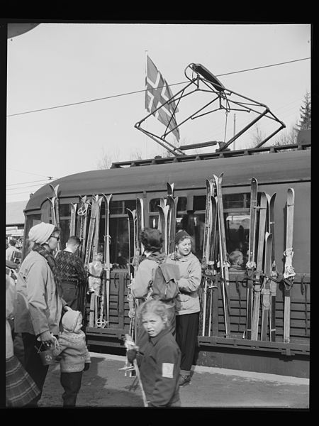 File:Voksenkollen - no-nb digifoto 20150206 00009 NB MIT FNR 15855.jpg