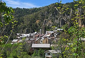 Vue sur le village de Peone en afstammeling de Valberg.JPG