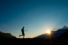 Lever de soleil pour un concurrent du 80 km Mont-Blanc.