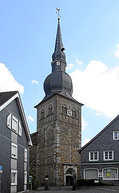 Romanischer Turm mit Barockhaube