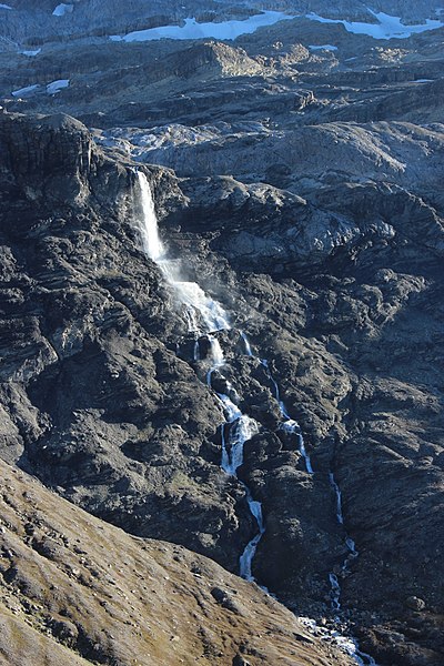 File:Waterfall (15414760558).jpg