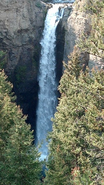 File:Waterfall in Yellowstone - panoramio.jpg