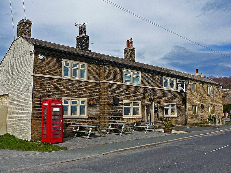 File:White Horse, Thornton (2443875012).jpg