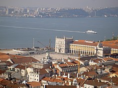 The Greater Metropolitan Area of Lisbon extending across the Tagus River and Estuary Widok na Praca do Comercio z Zamku.JPG