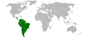 Rangu de distribución en verde (nota: Contrariamente al mapa, nun-y lo puede atopase na mayoría de los sectores de la Selva Amazónica o nes llanures d'América Central y Norte de Suramérica pero si puede alcuéntrase nes cercaníes del Ríu Amazones)
