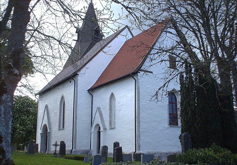 File:Östergarns kyrka östfasad.JPG