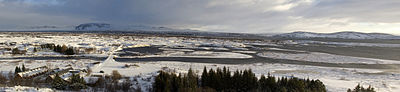 Winterlichees Panorama von Þingvellir mit Hrafnabjörg und Arnarfell