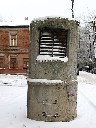 Вент шахта. Вентшахта бомбоубежища Псков. Вент Шахты бомбоубежище. Воздухозаборная вентиляционная шахта. Вентиляционная шахта (ВШ) Новочеркасск.