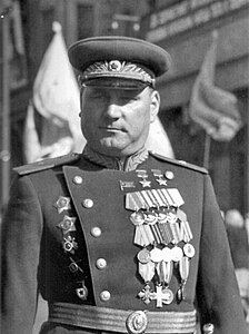 Генерал-майор И.И. Якубовский на улице Москвы.jpeg
