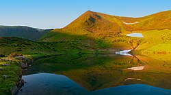 Озеро Ворожеське та хребет Апшинець