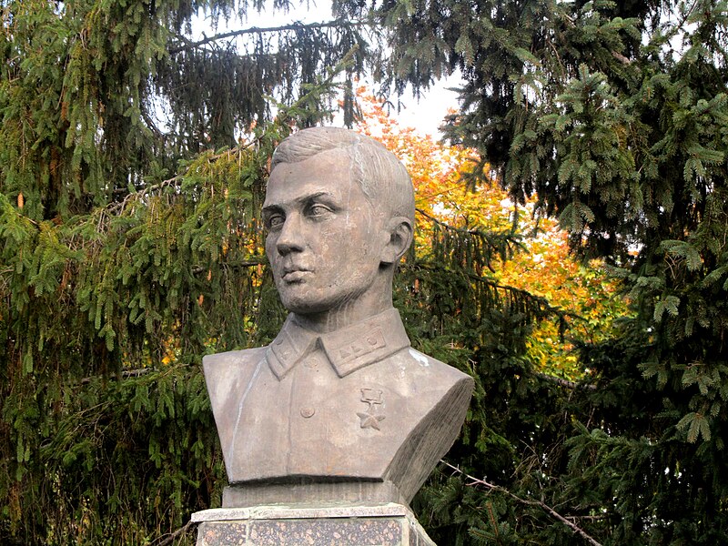 File:Пам'ятник-бюст Герою Радянського Союзу Кагамлику(3).JPG