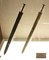 Épées de bronze à pommeau, munies de deux anneaux sur la poignée. « Royaumes combattants ». Musée de Liuzhou, Guangxi, Chine du Nord