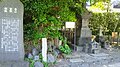 하타케야마 시게야스 저택 터 묘탑. 가마쿠라 유이가하마 츠루오카하치만구 오오토리이 근처,