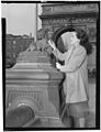 (Portrait of Ann Hathaway, Washington Square, New York, N.Y., ca. May 1947) (LOC) (5306980190).jpg