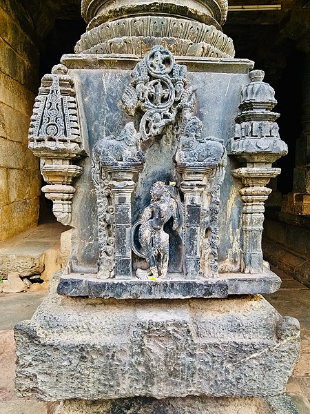 File:11th century Amritesvara temple, Annigeri, Karnataka India - 11.jpg