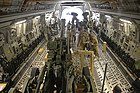 Погрузка гаубиц M777А2 в транспортный самолёт C-17