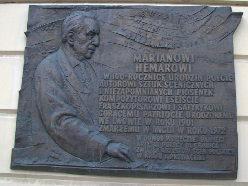 File:2007-08-05 Tablica poświęcona Marianowi Hemarowi w Warszawie.jpg