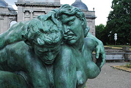 Le Faune mordu (1903) dans le parc de la Boverie à Liège.