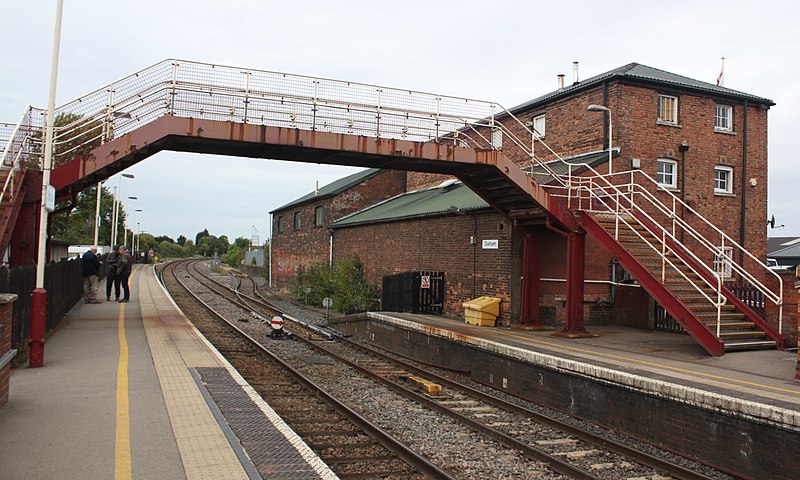 File:2018 at Oakham station - footbridge.JPG