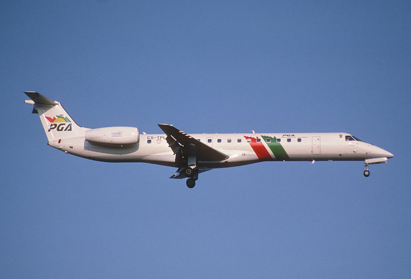 File:266bf - PGA Portugalia Airlines Embraer ERJ145EP; CS-TPL@ZRH;07.11.2003 (8354129918).jpg