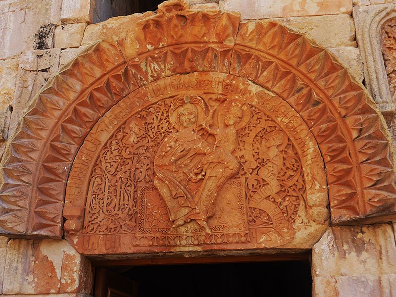 File:512 Noravank Sculpture entrée église Saint-Stepanos.JPG