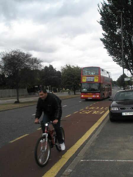 File:607 bus in the Uxbridge Road - geograph.org.uk - 1528790.jpg