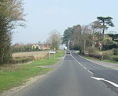 A49 na sever vstupující do Felhamptonu (geografický 2867847) .jpg