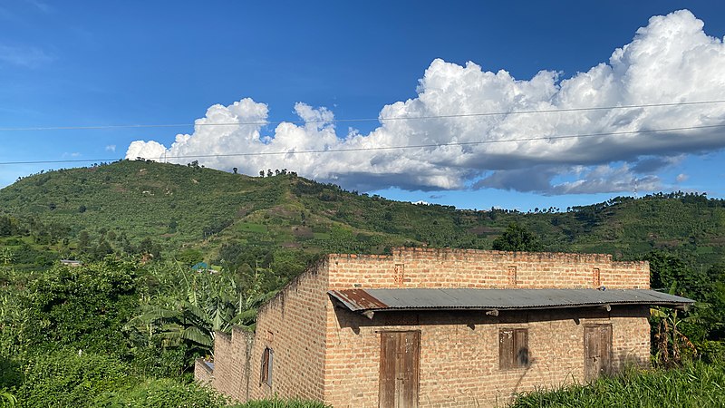 File:A permanent house infront of a green mountainous scenery in Rubirizi in western Uganda.jpg