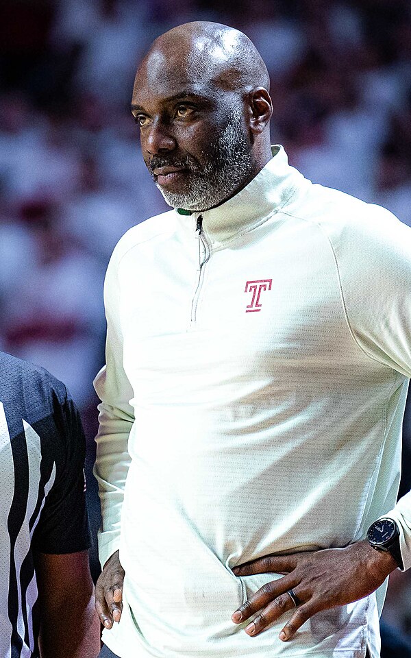 McKie standing on the sidelines during a 2023 Temple basketball game