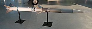 Aim-120 Amraam: Storia, Impiego operativo, Caratteristiche tecniche e versioni